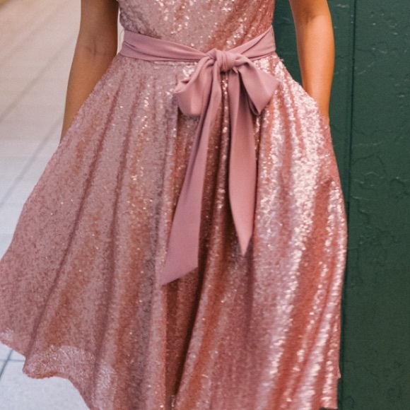 Gal Meets Glam Beatrix Sequin Dress NWT - Picture 2 of 3